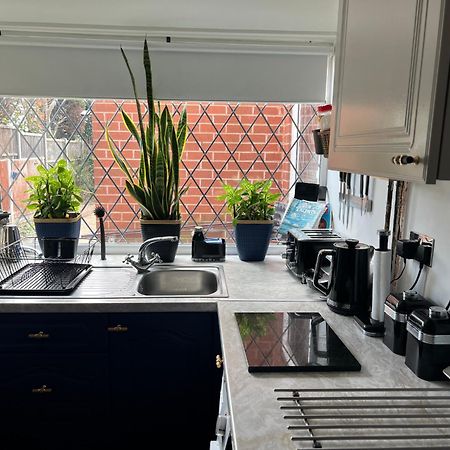 Double Room In Great Barr Near M5 - M6 - Parking - Tv Bed-Garden Birmingham Eksteriør bilde